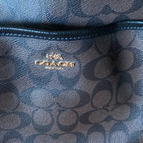 This is a gently used coach swing pack bag - Picture 2 of 7